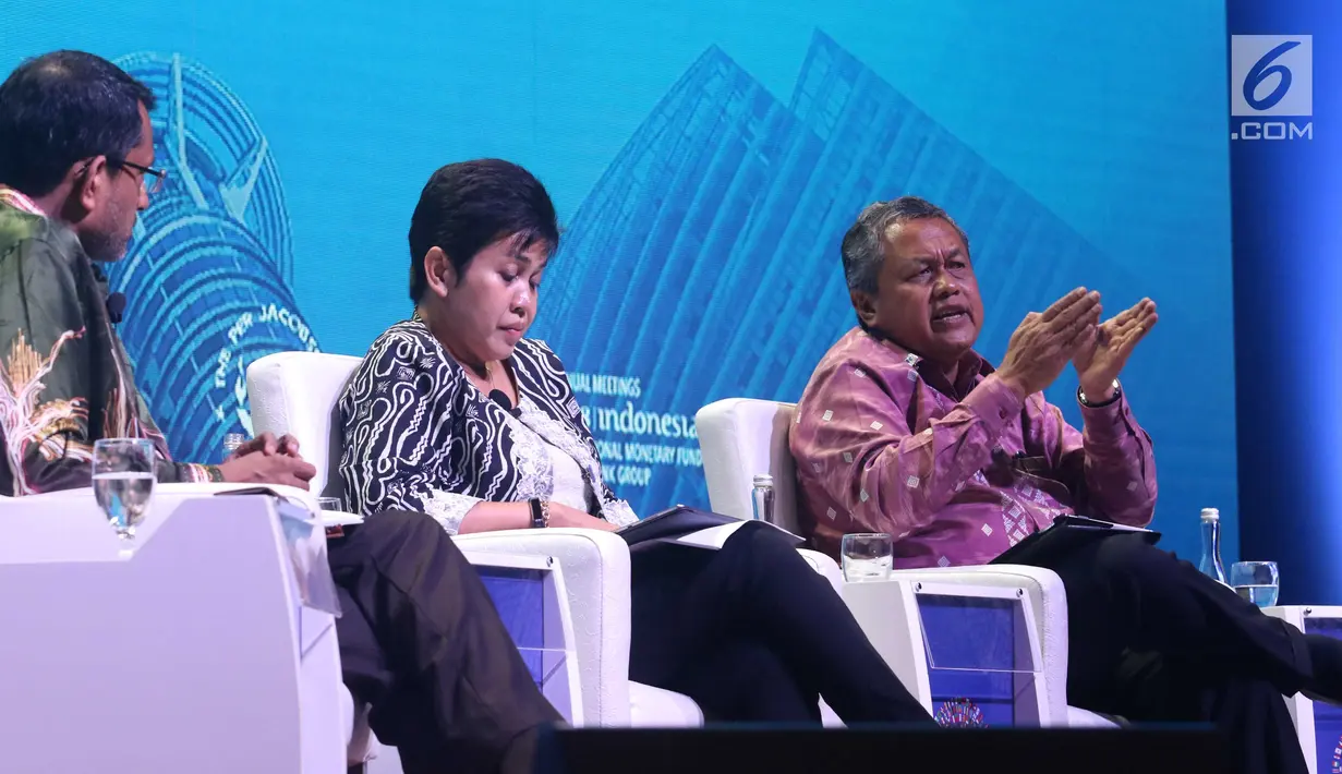 (Dari kiri) Managing Director MAS Ravi Menon, Gubernur Bank Thailand Veerathai Santiprabhob, dan Gubernur BI Perry Warjiyo saat seminar di pertemuan IMF-WB 2018, Nusa Dua, Bali, Jumat (12/10). Pertemuan membahas kebijakan moneter. (Liputan6/Angga Yuniar)
