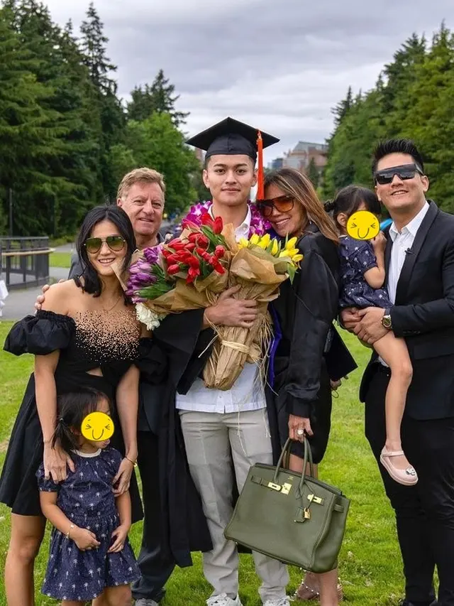 6 Momen Wisuda Mario Hartanto Adik Boy William, Lulus dari University of Washington