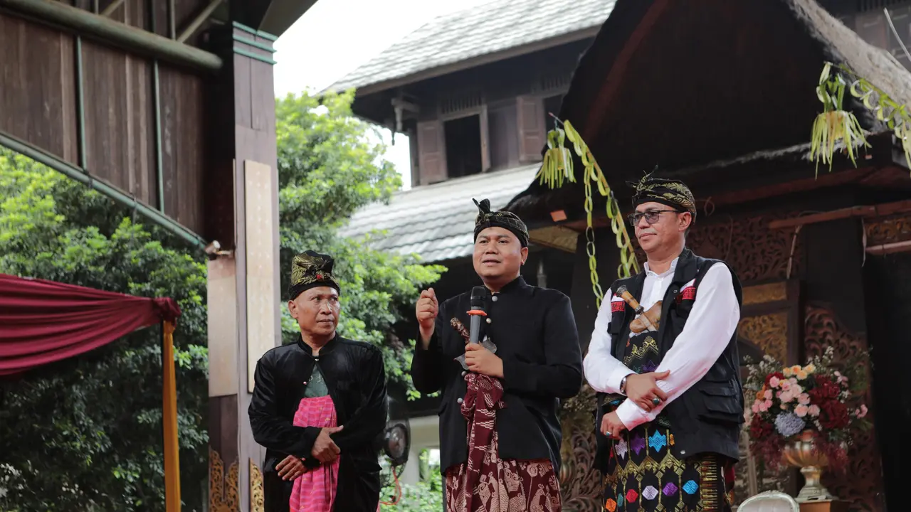 Masyarakat Lombok diaspora yang tergabung dalam Himpunan Masyarakat Lombok (HIMALO), Garda Sasak Indonesia (GSI), dan Laskar Sasak menggelar acara halal bihalal dengan menampilkan budaya