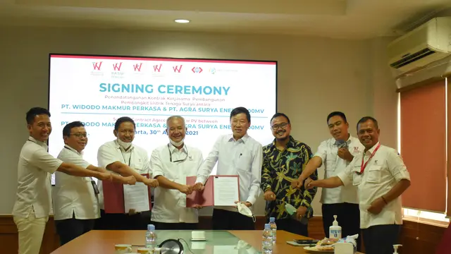 PT Agra Surya Energy menandatangani kontrak kerjasama Pembangunan PLTS dengan kapasitas sebesar 100 Megawatt (MW) untuk PT Widodo Makmur Perkasa