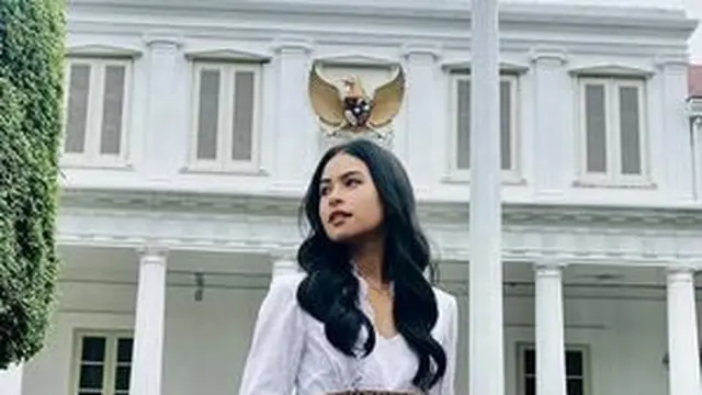 Inspirasi Baju Batik Kombinasi untuk Pesta Pernikahan ala Artis, dari Yura Yunita hingga Nadine Chandrawinata. (instagram/maudyayunda)