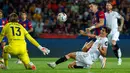Kebuntuan Barcelona baru pecah pada menit ke-76. Umpan Ferran Torres yang disundul Yamal mengenai kaki Sergio Ramos sehingga bola masuk ke gawang sendiri. Keunggulan 1-0 ini mampu dipertahankan oleh Barcelona hingga peluit panjang ditiup wasit. (AP Photo/Joan Monfort)