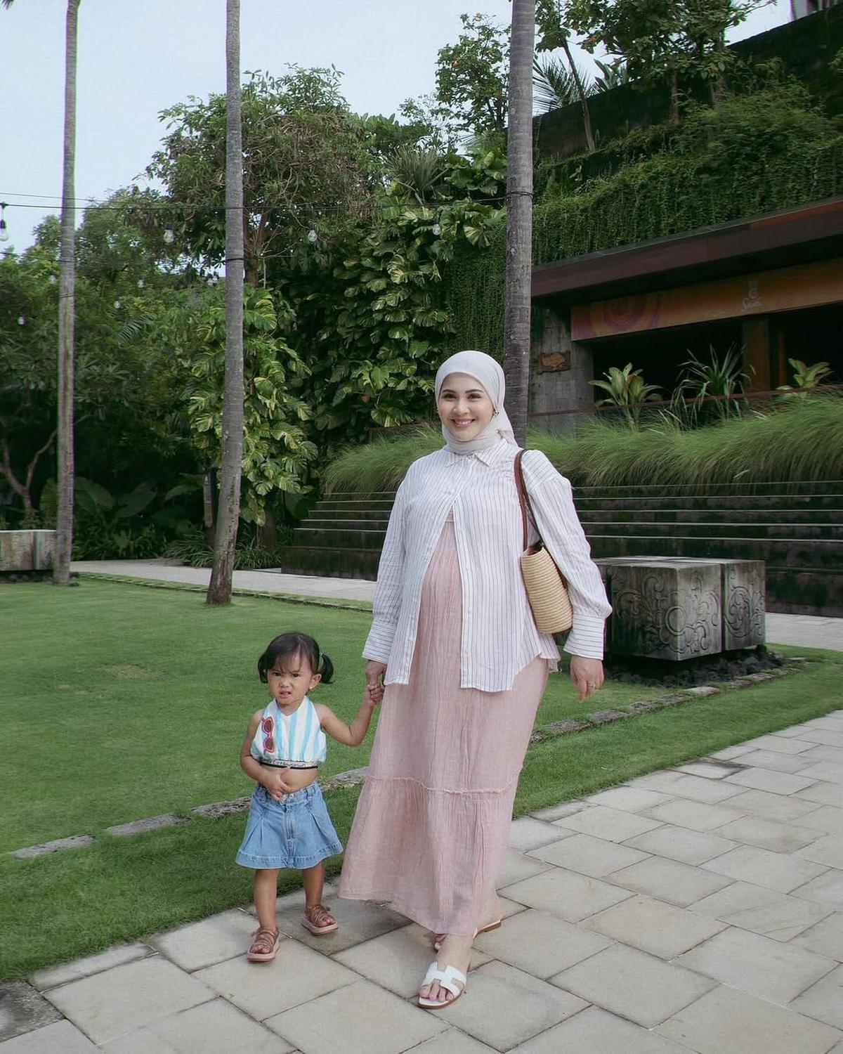 Potret Kesha Ratuliu saat Hamil Anak Ketiga, Simple Namun Memesona
