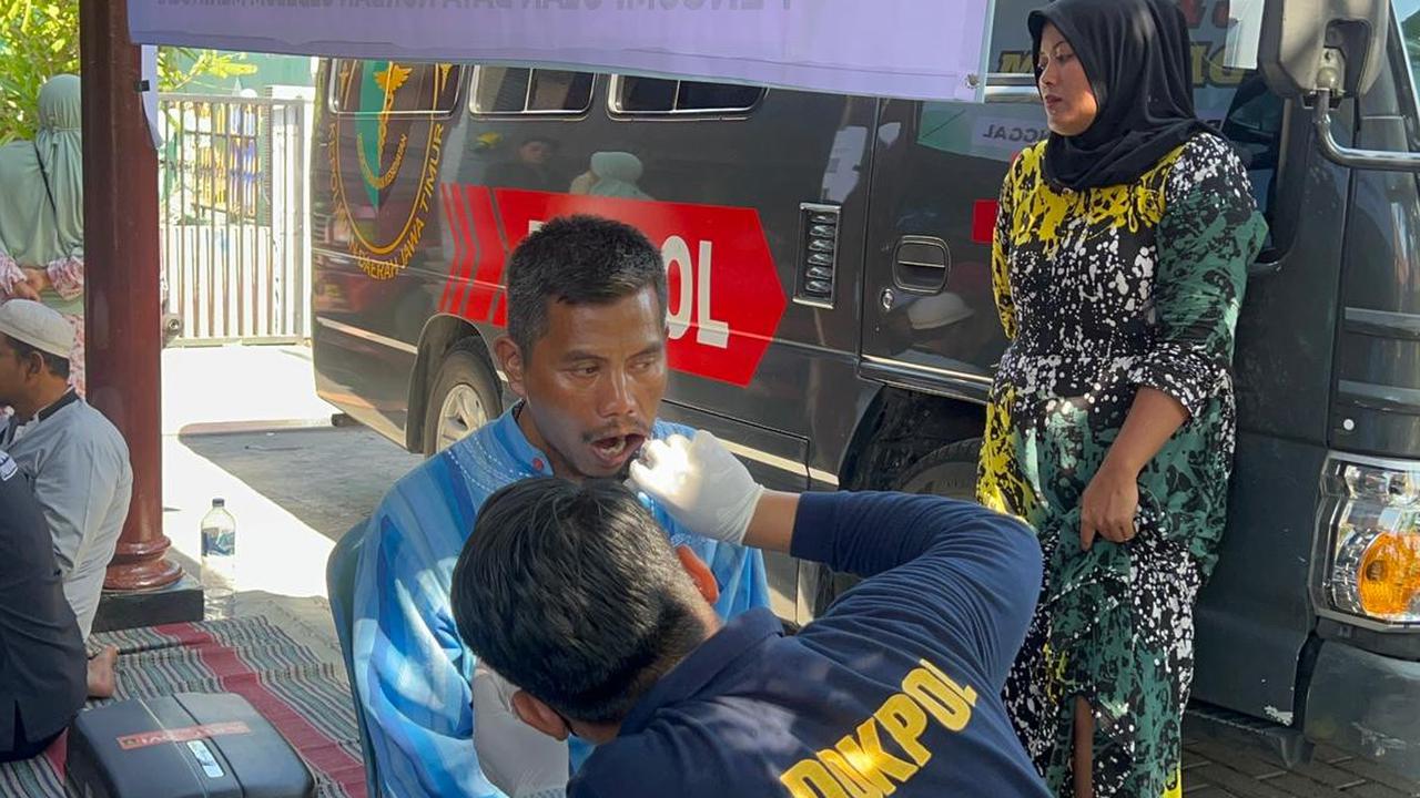 Polda Jatim Ambil Sampel DNA Keluarga Korban Reruntuhan Bangunan Ponpes Al Khoziny