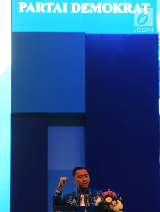 Edhie Baskoro Yudhoyono memberikan sambutan saat acara pembekalan Anggota Legislatif Partai Demokrat di Jakarta Convention Center (JCC) Senayan, Jakarta, Selasa (10/9/2019). Acara tersebut diikuti anggota DPR dan DPRD Provinsi/Kab/Kota se-Indonesia periode 2019-2024. (merdeka.com/Imam Buhori)