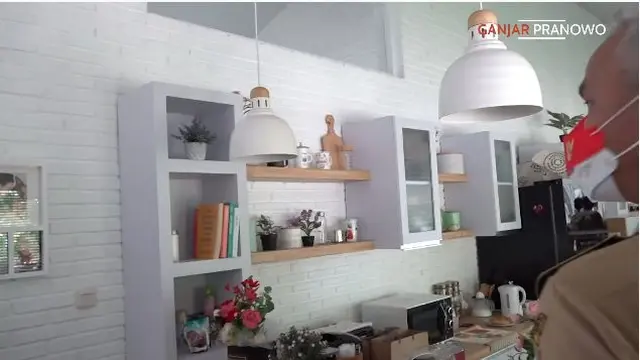 Potret dapur rumah Andy F. Noya (Sumber: YouTube/Ganjar Pranowo)