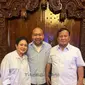 Titiek Soeharto membagikan foto bersama mantan suaminya, Prabowo Subianto dan putra mereka,&nbsp;Didit Hediprasetyo, ke akun Instagram-nya, 15 Februari 2024. (dok. Instagram @titieksoeharto/https://www.instagram.com/p/C3XXSbThGhC/)