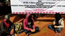 Dalam aksinya mereka melakukan mogok makan dan menuntut janji pemerintah pusat khusunya menagih janji presiden SBY  menyangkut PP No, 6 Tahun 2000 pasal 123 huruf (e) (Liputan6.com/Johan Tallo)