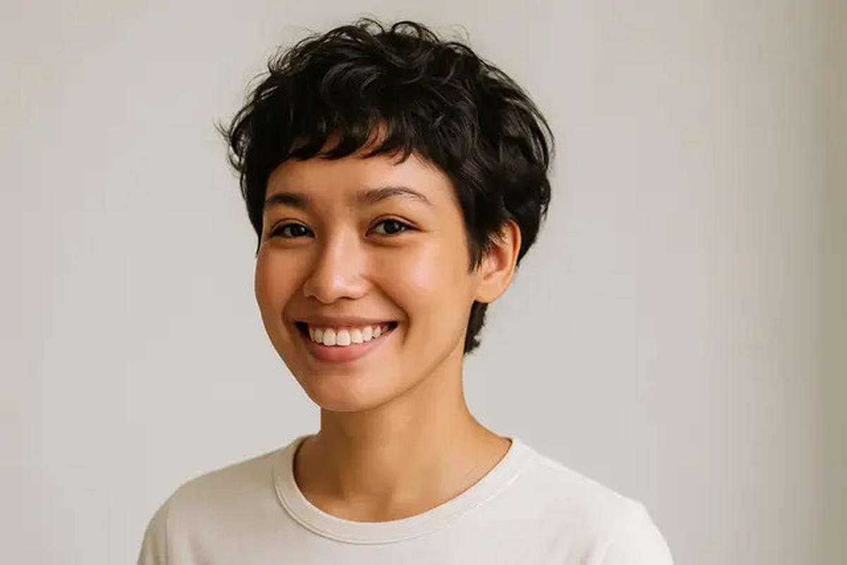 7 Potongan Rambut Pendek Keriting Mengembang, Tampil Fresh dan Natural