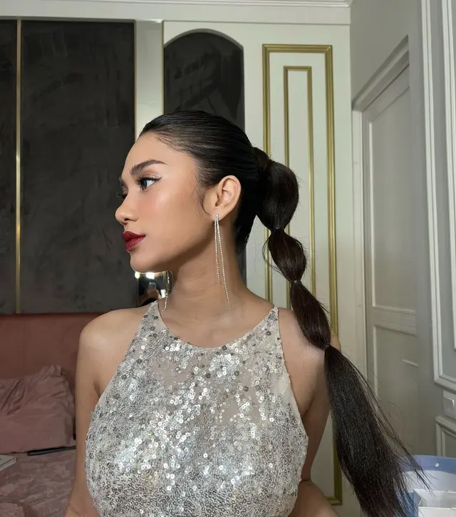 7 Potret Azizah Salsha di momen ulang tahun Marlene Hariman, penampilan glamornya bikin pangling