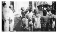 Sosok Berkerudung di Foto Proklamasi, Siapa Dia?