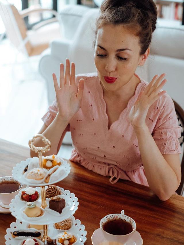 6 Momen Virtual Baby Shower Rianti Cartwright dengan Tema Tea Party