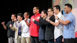 Dari kiri ke kanan: Peraih medali emas olimpiade Tintowi Ahmad, Head of Sports Business Emtek Grup Hendy Liem, Wakil Ketua KOI Ismail Ning, Menpora Dito Ariotedjo, Direktur SCM David Suwarto, COO Vidio Hermawan Sutanto, peraih medali emas olimpiade Taufik Hidayat, atlet menembak Fathur Gustafian berfoto bersama saat pengumuman SCM Grup sebagai pemegang hak siar Olimpiade Paris 2024 di Studio Lt 8 SCTV Tower, Senayan, Jakarta, Rabu (19/06/2024). (Bola.com/Bagaskara Lazuardi)