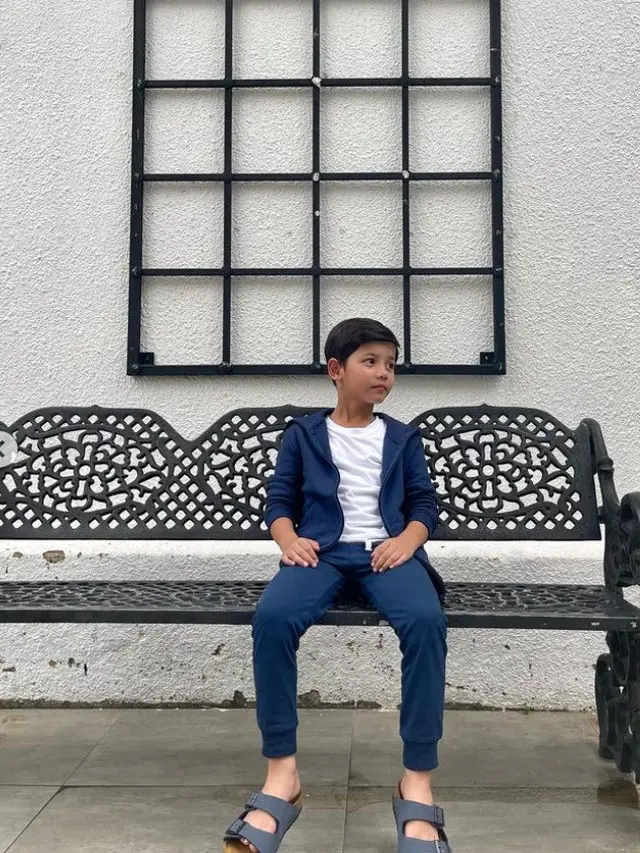 Potret Faqih Alaydrus bergaya keren (Instagram/@faqih_alaydruss)