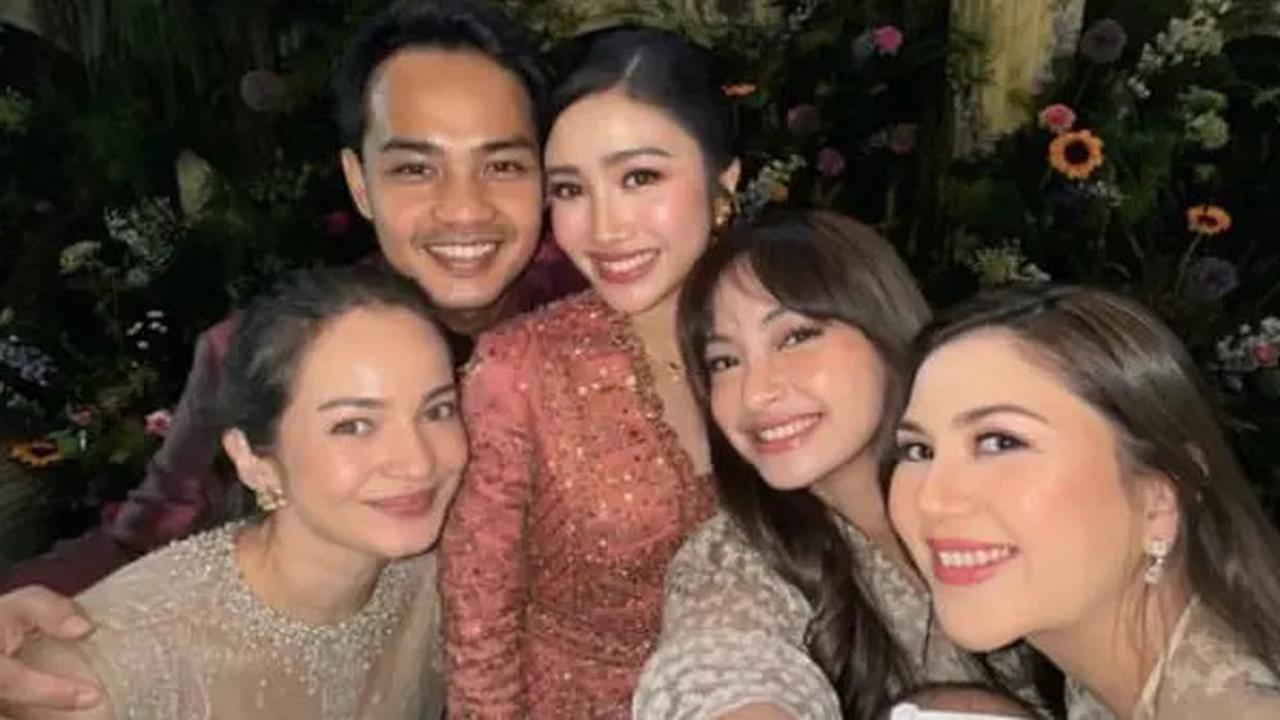 Potret Cantik Enzy Storia dan Jessica Mila Saat Menghadiri Acara Tunangan Febby Rastanty