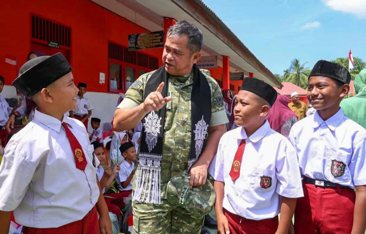 FOTO: Kasad Resmikan Jembatan Gantung Garuda di Aceh