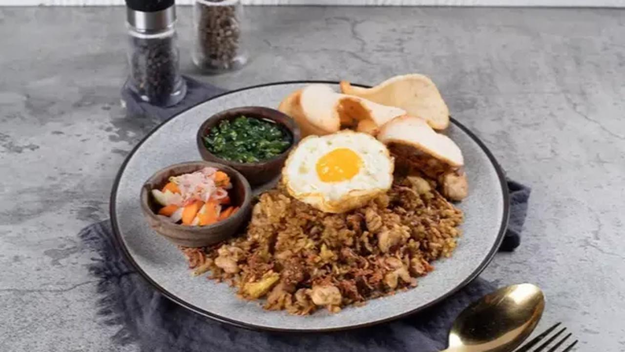 6. Nasi Goreng Ayam Spesial<br>