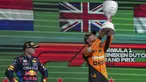 Pembalap McLaren, Lando Norris (kanan) merayakan kemenangan di samping pembalap Red Bull, Max Verstappen saat Formula 1 GP Belanda yang berlangsung di Sirkuit Zandvoort, Belanda, Minggu (26/08/2024) malam WIB. (AP Photo/Peter Dejong)