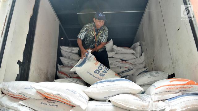 Peluncuran Operasi Pasar di Pasar Induk Cipinang