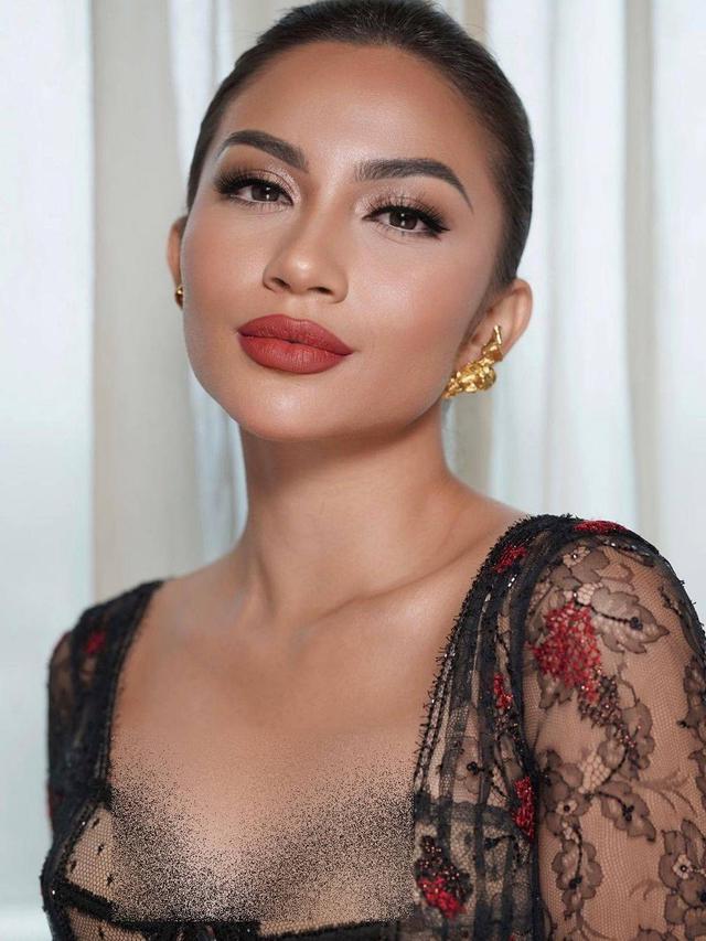 7 Potret Terbaru Ariel Tatum Berkebaya, Dikabarkan Sudah Lamaran