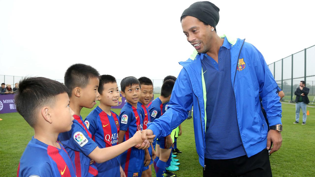 Jadi Duta Barcelona, Ronaldinho Hadiri Peluncuran Akademi Sepak Bola di China