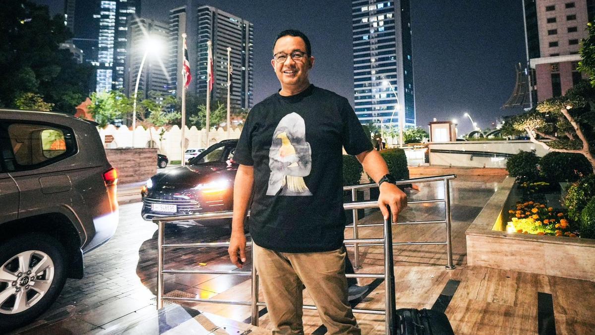 Desain Kaus Anies Baswedan Saat Berada di Qatar Disorot di Tengah Peringatan Darurat Indonesia Gelap