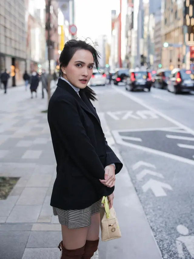 8 Gaya Fashion Hot Mom Shandy Aulia Liburan di Jepang yang Seperti ABG