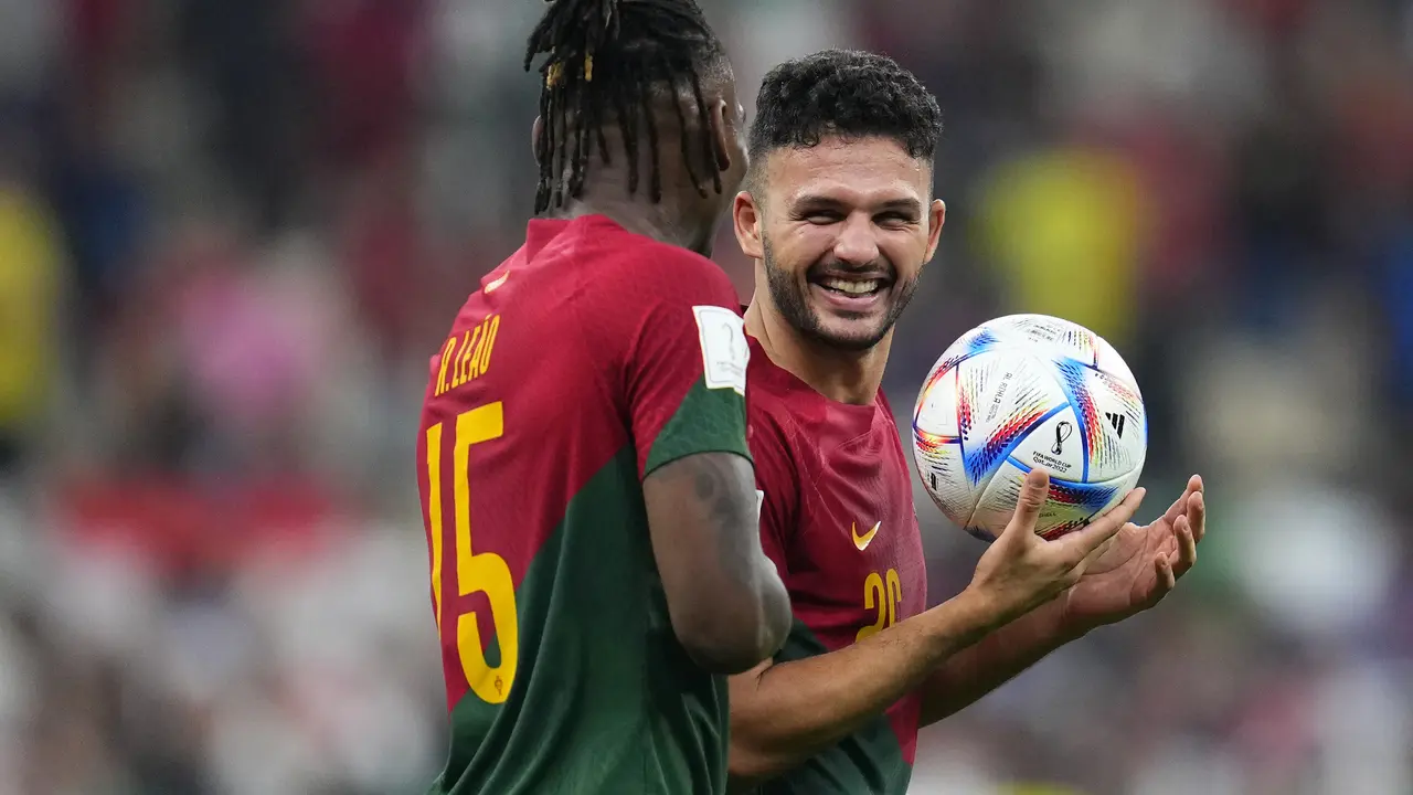 Foto: Sinar Bintang Muda Goncalo Ramos, Catatkan Hattrick Pertama di Piala Dunia 2022 setelah Gantikan Posisi Ronaldo di Skuad Portugal