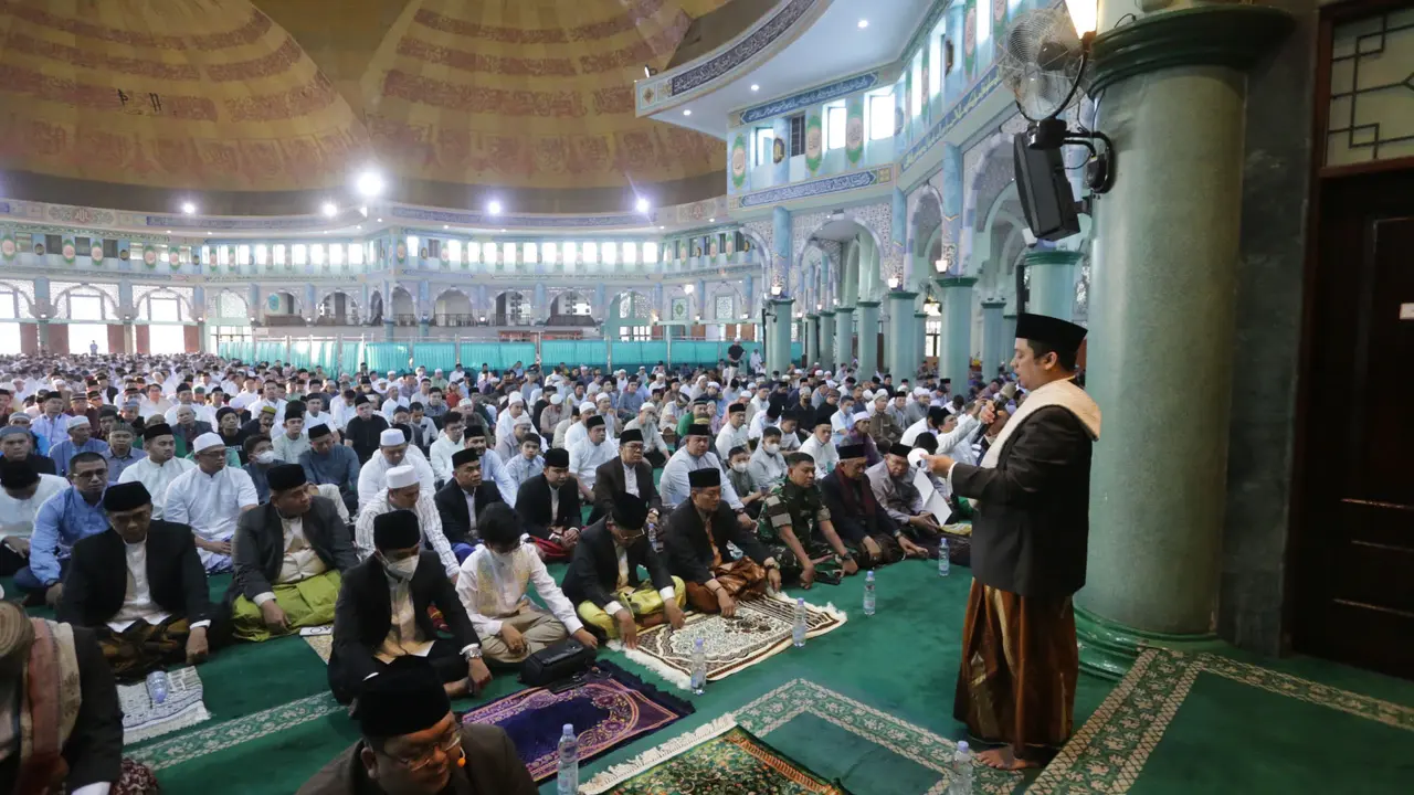 Di hari Momen Hari Idul Fitri 1444 Hijriyah, Wali Kota Tangerang Arief. R. Wismansyah mengungkapkan, bila potensi zakat di wilayahnya bisa mencapai Rp 72 miliar per tahun. Hal tersebut bukti nyata gotong royong untuk membantu kaum tak mampu.