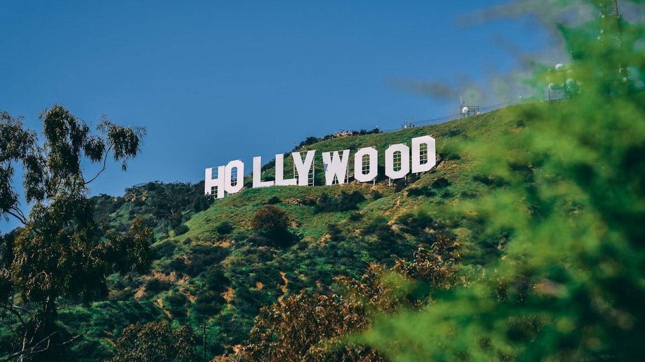 Kebakaran Hutan Los Angeles Sangat Luas, Benarkah Hollywood Sign Ikonis Ikut Terbakar?
