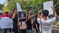 Tolak RUU Penyiaran Eleman Gabungan Organisasi Media di Pulau Dewata Geruduk DPRD Bali (Dewi Divianta/Liputan6.com)