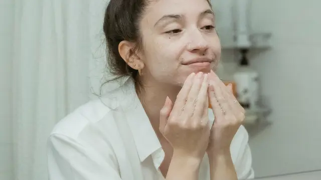 Sering Cuci Muka Belum Tentu Baik, Ini Kebiasaan Mencuci Muka yang Bisa Membuat Skin Barrier Bermasalah