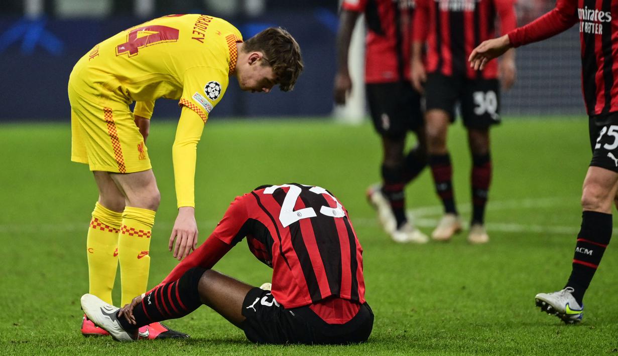 Skor 1-2 tak berubah hingga wasit meniup peluit panjang akhir pertandingan. Rossoneri harus tenggelam di dasar klasemen Grup B dengan hanya meraih 4 poin sekaligus gagal melanjutkan ke fase gugur Liga Champions 2021/2022. (AFP/Miguel Medina)