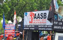 Perjuangkan UMP Jakarta 2024 Rp5,6 Juta, Buruh Rusak Pagar Balai Kota DKI