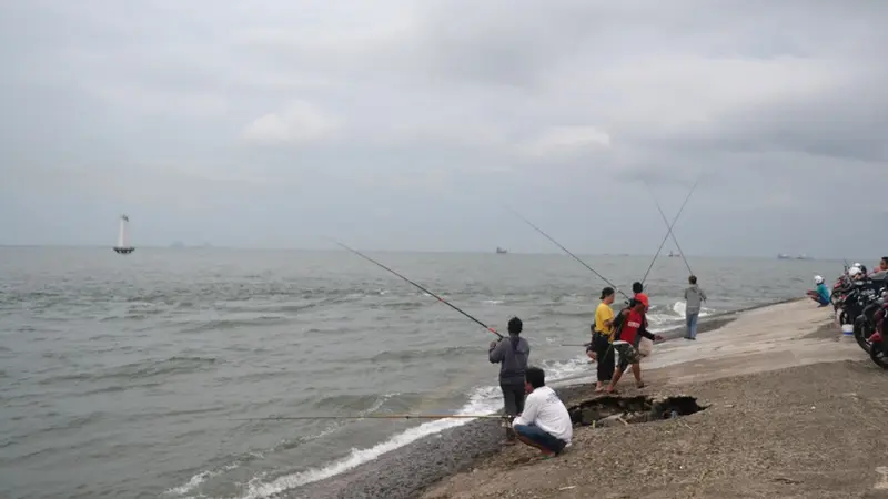 Panorama di Dam Pantai Teluk Penyu, Perairan Selatan Cilaacap, Jawa Tengah. (Foto: Liputan6.com/Muhamad Ridlo)