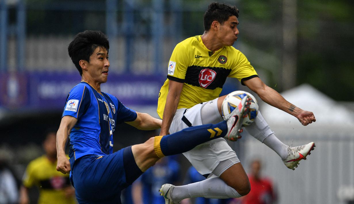 Pemain bernama lengkap Kenshiro Michael Lontok Daniels ini lahir di Irvine, California, Amerika Serikat. Ayahnya adalah seorang aktor Hollywood dan mantan atlet kickboxer, Gary Daniels. (AFP/Chalinee Thirasupa)