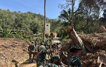 TNI Bersihkan Longsor Tapanuli Utara, Pulihkan Gereja HKBP untuk Ibadah