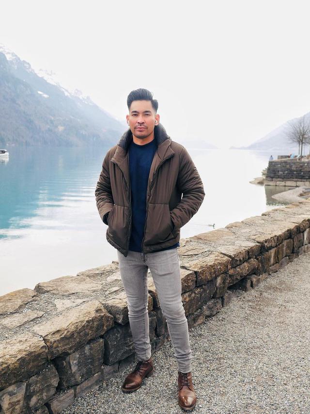 Robby Purba liburan di Austria dan Swiss, pertama kali lihat hujan salju (Foto: Instagram robbypurba)