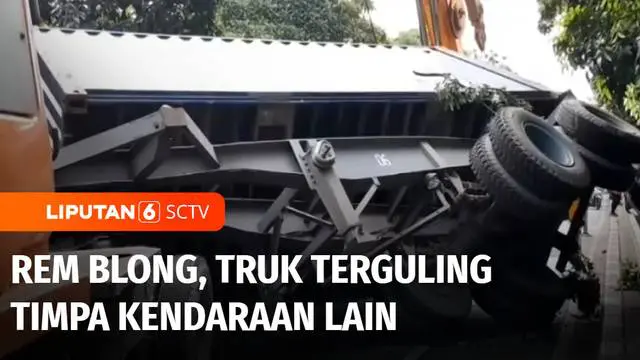 Saat melaju di Kota Bekasi, Jawa Barat. Sebuah truk pengangkut peti kemas terguling lalu menimpa dua kendaraan lainnya. Diduga rem tersebut blong, saat tidak mampu menanjak.