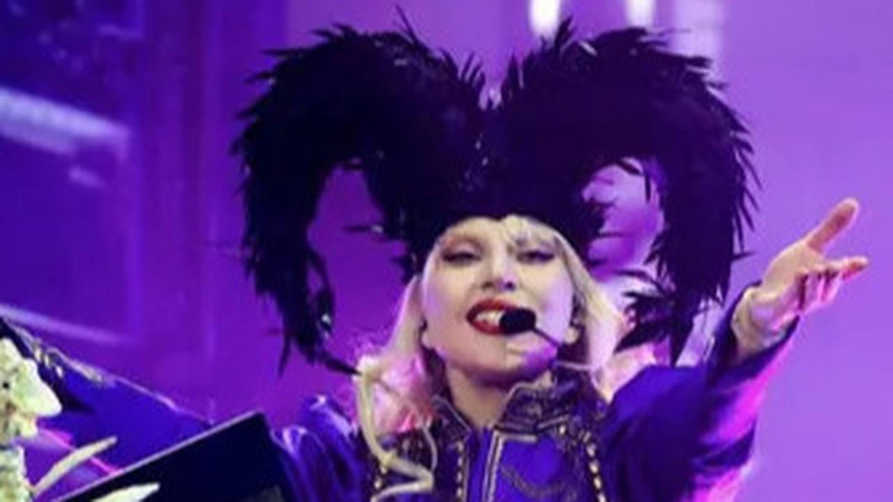 Gaya Gothic Lady Gaga di Coachella 2025, Sukses Hipnotis Penonton
