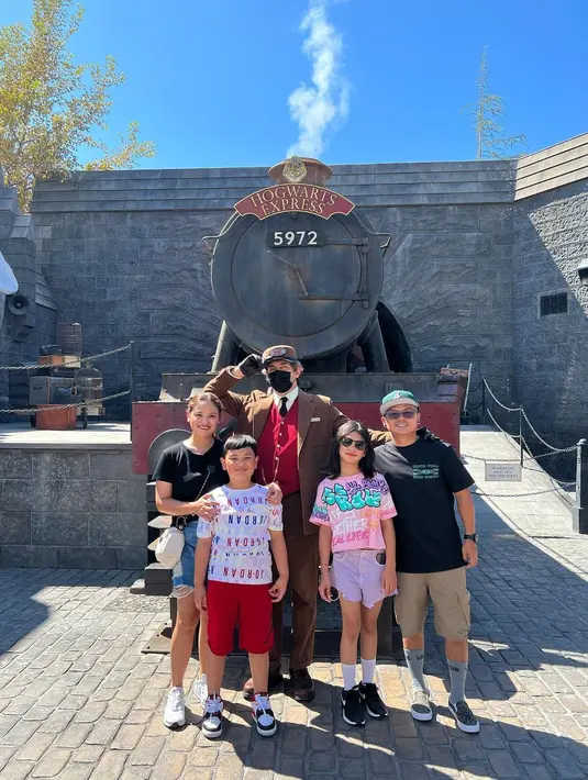 (Instagram/revtiayunatasya)