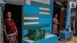 Aktivitas warga RT 012/RW 022 Muara Angke, Pluit, Penjaringan, Jakarta Utara, Rabu (30/10/2019). Warga menolak penggusuran permukiman mereka yang akan dibangun Jakarta sewerage system (JSS) atau instalasi pengelolaan air limbah (IPAL) di dekat Waduk Muara Angke. (Liputan6.com/Faizal Fanani)