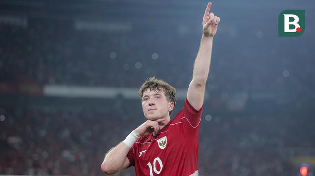 Ekspresi pemain Timnas Indonesia, Ole Lennard Romeny, setelah mencetak gol ke gawang China dalam laga Kualifikasi Piala Dunia 2026 zona Asia di Stadion Utama Gelora Bung Karno (SUGBK) Senayan, Jakarta, Kamis (5/6/2025). (Bola.com/Bagaskara Lazuardi)