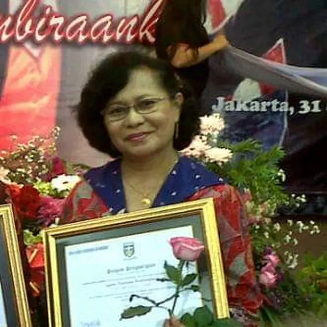 Miliki Semangat Layaknya Kartini, Wanita Ini Mengajar Siswa dengan Cara yang Kekinian