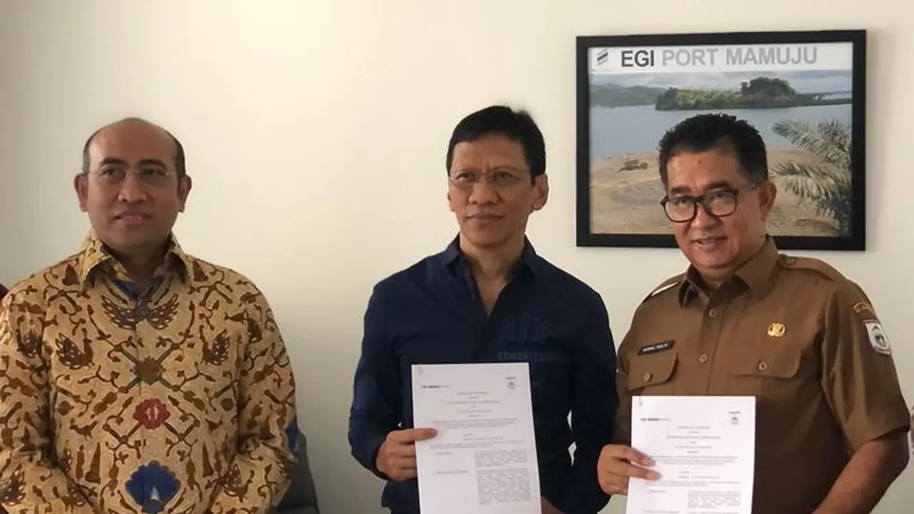 Direktur PT Egi Inovasi Nusantara Erslan Gozali dan Pj Gubernur Sulbar Akmal Malik (Liputan6.com/Istimewa)