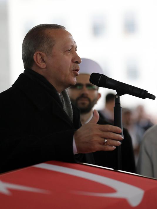 FOTO: Erdogan Salati Tentara Turki Pertama yang Tewas ...