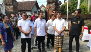 Menkes Budi cek kesiapan Puskesmas di Denpasar, Bali jelang peresmian peluncuran Starlink punya Elon Musk.