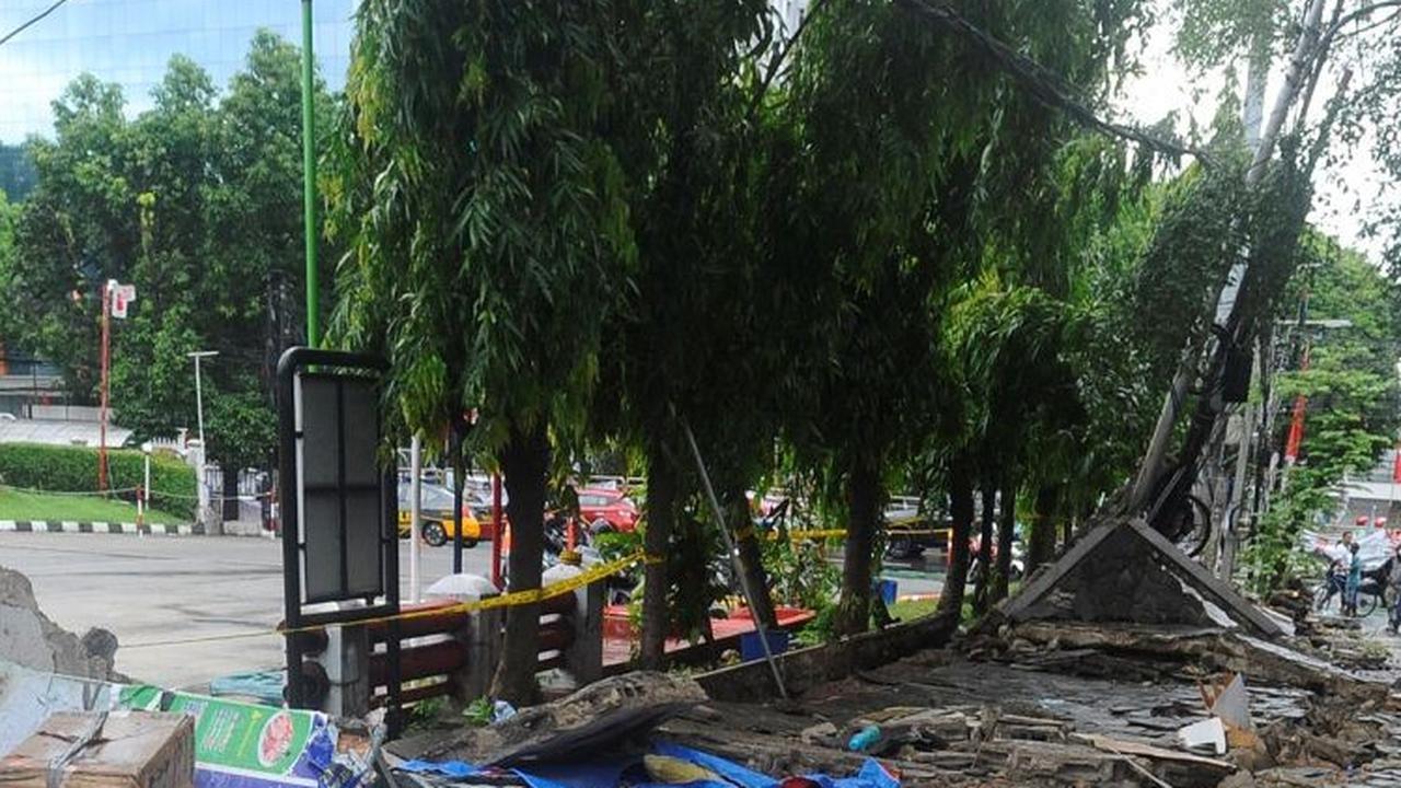 Bapak, Ibu dan Anak Tewas Tertimpa tembok SPBU di Tebet saat Jualan