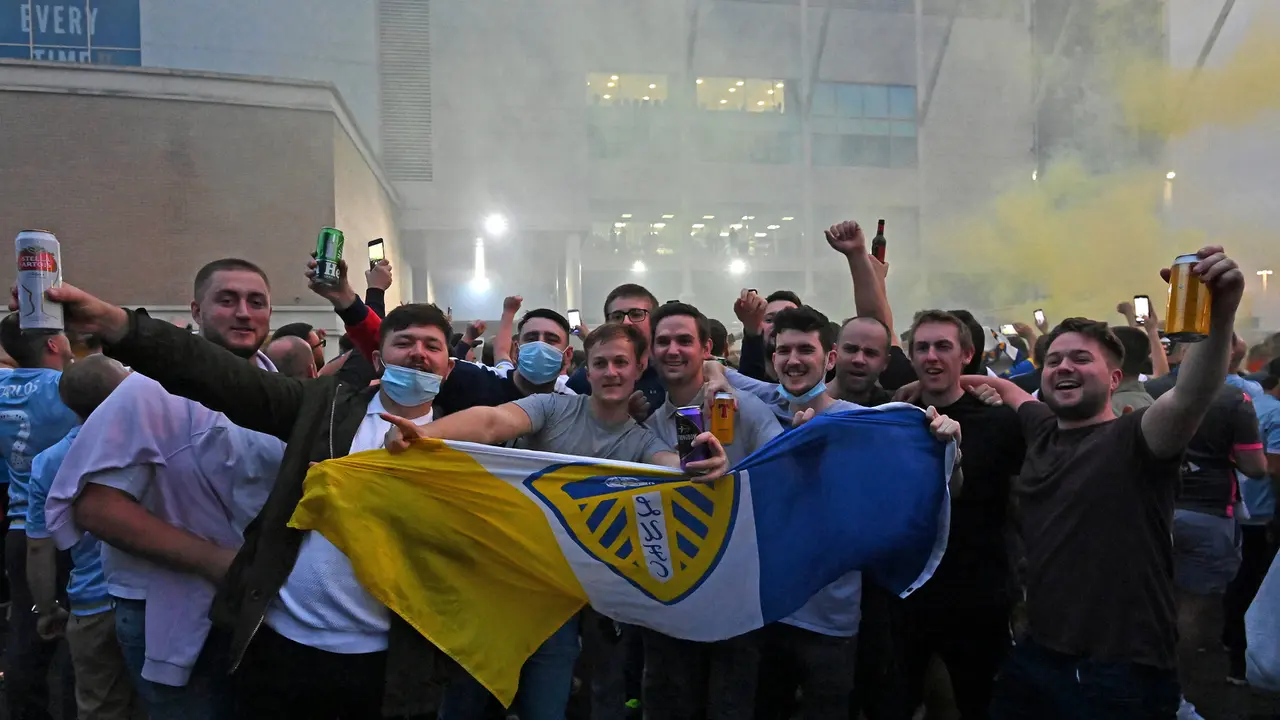 Leeds United Promosi ke Premier League, Suporter Ramaikan Elland Road