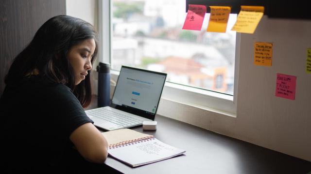 Ngabuburit Sambil Berburu Beasiswa Kursus Bahasa Inggris Online